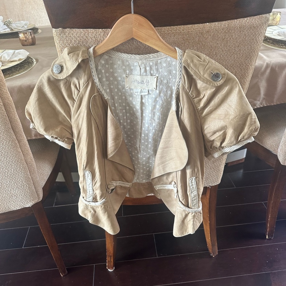 Women’s tan jacket/top can be worn alone or layered.